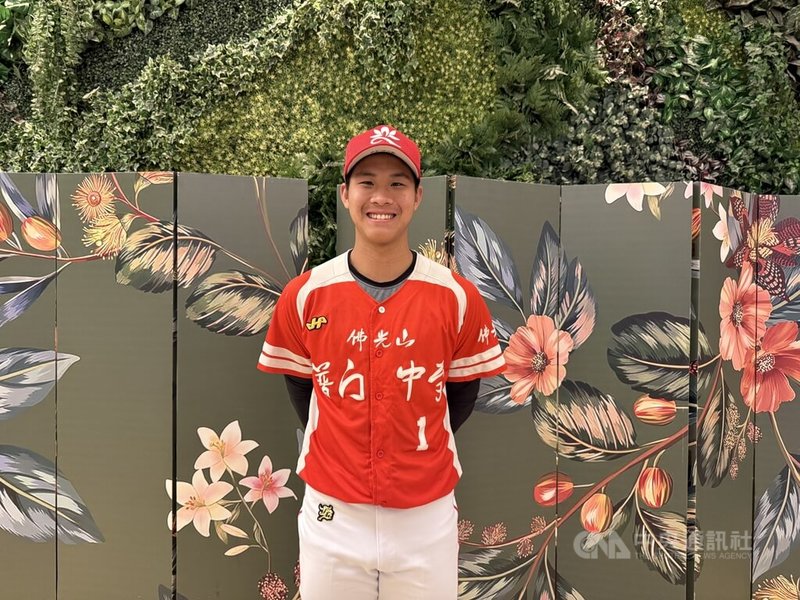 投手鄭品紳（圖）12日代表普門中學出席高中木棒聯賽開賽記者會，2025年U18世界盃培訓收穫多，今年他想把握機會再拚青棒國手，透露近期有多練新球路。中央社記者謝靜雯攝　115年1月12日