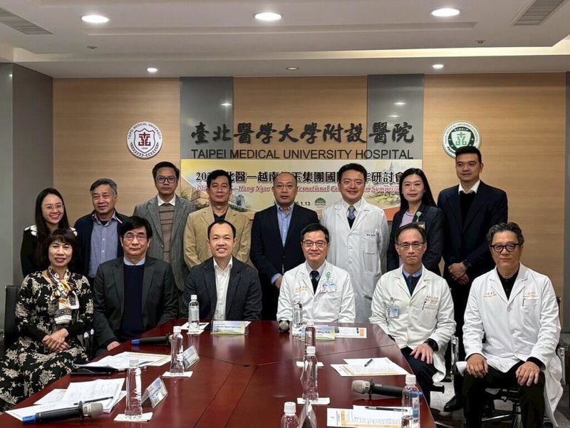 台北醫學大學附設醫院13日舉辦研討會，越南大型醫療體系「紅玉集團」高階主管率團來台觀摩，活動安排專題分享與臨床教學交流。（北醫附醫提供）中央社記者沈佩瑤傳真　115年1月13日
