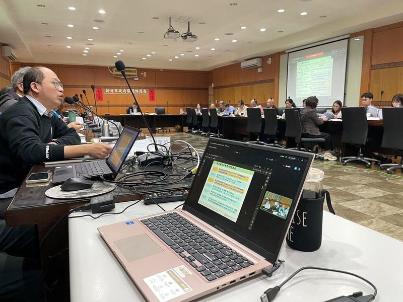 新北市政府環境保護局打造公正環評機制，13日公布114年度地方型環評技術顧問機構評鑑結果，透過環評會議線上直播、開放旁聽等，增進全民監督。圖為新北市環評審查會議。（新北市府環保局提供）中央社記者黃旭昇新北市傳真　115年1月13日