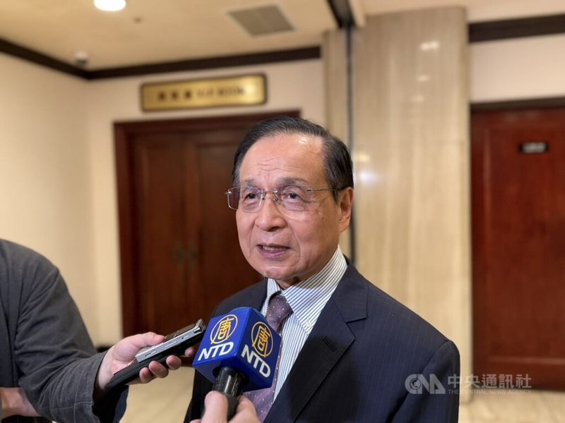 商業發展研究院董事長許添財13日受訪指出，台灣應把投資當作機會，現在歐美已不讓中國投資，台灣正因具有價值且友善，才會受到歡迎。中央社記者曾智怡攝　115年1月13日