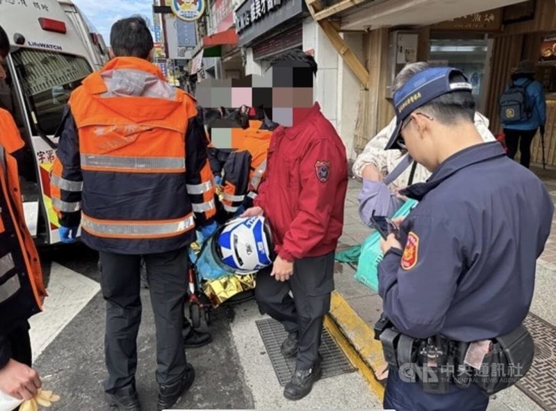 台北市士林區1名孕婦近日寒冬單獨外出時突感不適，驚險在路旁分娩，員警急電119遠端合作確保嬰兒口鼻暢通，隨後送醫、母子均安。（翻攝照片）中央社記者黃麗芸傳真　115年1月13日