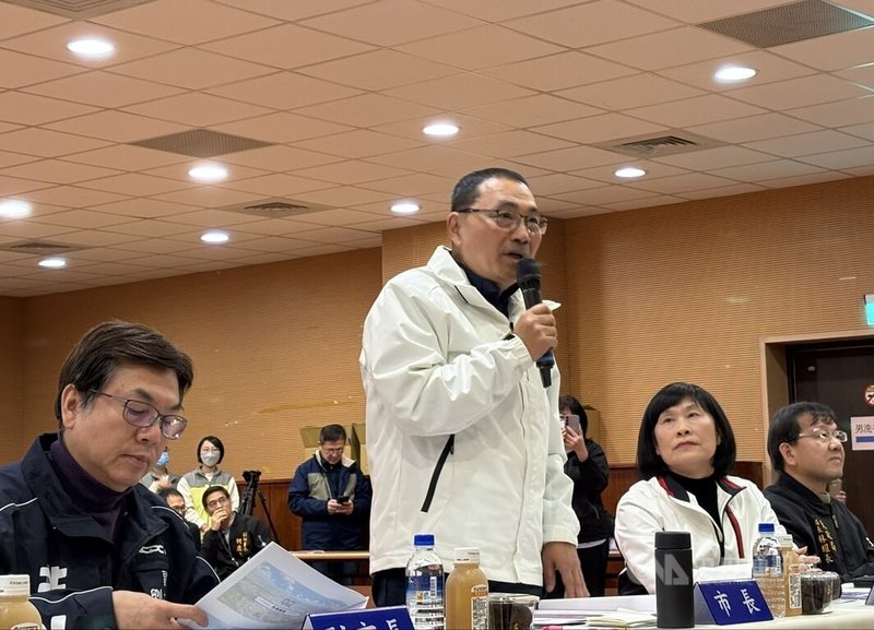 新北市115年首場行動治理13日在永和區舉行，市長侯友宜（中）致詞表示，這是他任內最後一次行動治理，能夠做的一定全力以赴完成。中央社記者曹亞沿攝　115年1月13日