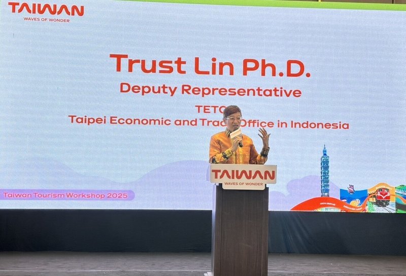 印尼最大媒體「羅盤報」（Kompas）近日推出台灣旅遊專題報導，並訪問台灣駐印尼副代表林信任，談台灣致力打造穆斯林友善旅遊環境。圖為林信任出席2025年台灣觀光推廣會。（駐印尼代表處提供）中央社　115年1月13日