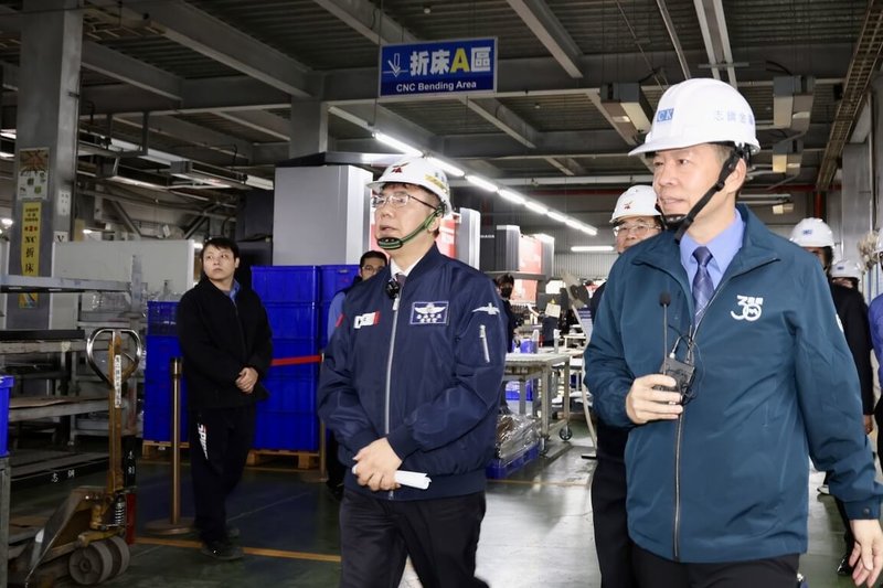 台南市13日啟動大台南春安聯合檢查，市長黃偉哲（前左）強力督促事業單位落實職業安全衛生。（台南市政府提供）中央社記者張榮祥台南傳真　115年1月13日
