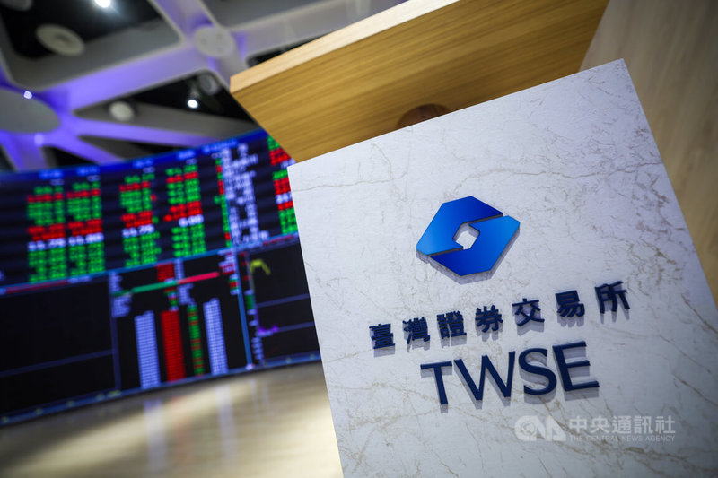 國安基金12日宣布，即日起停止執行安定市場任務，回歸證券交易市場機制。台股13日開盤高點達30973.85點，上漲逾400點，再創新高。中央社記者裴禛攝　115年1月13日