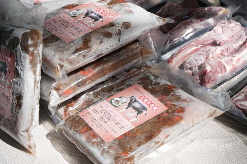 屏東伯大尼之家13日在院區舉行「3000鍋羊肉爐記者會」，宣傳以院生親手飼養羊隻所製成的羊肉爐，民眾可在享受健康羊肉爐同時，也支持院生自立，陪伴他們穩健成長。中央社記者黃郁菁攝　115年1月13日