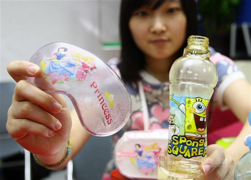 監察院指出台灣食品器具及包裝恐有釋出塑膠微粒疑慮，食藥署表示，將持續規劃評估。（中央社檔案照片）