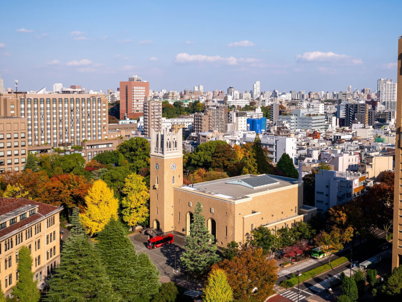 日本早稻田大學宣布，由於5名研究生入學考試繳交的多益成績被判定無效，已取消5人入學資格，並撤銷3名已錄取但尚未入學的考生資格。（圖取自早稻田大學官網網頁waseda.jp）