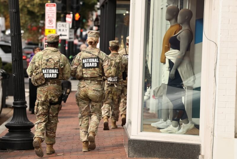 美國國民兵在華盛頓特區巡邏。（路透社）