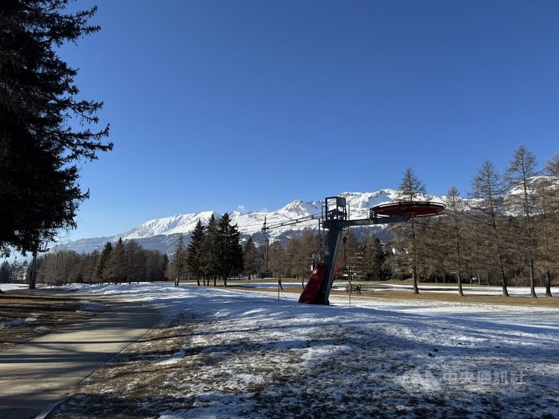 瑞士推動申辦2038冬奧,山間各大城皆有完善專業的冬季運動設備,滑雪比賽將會在克蘭蒙丹納(Crans-Montana)舉行,此地有豐富的世界盃賽事舉辦經驗。中央社記者郭芳君蘇黎世攝 115年1月14日