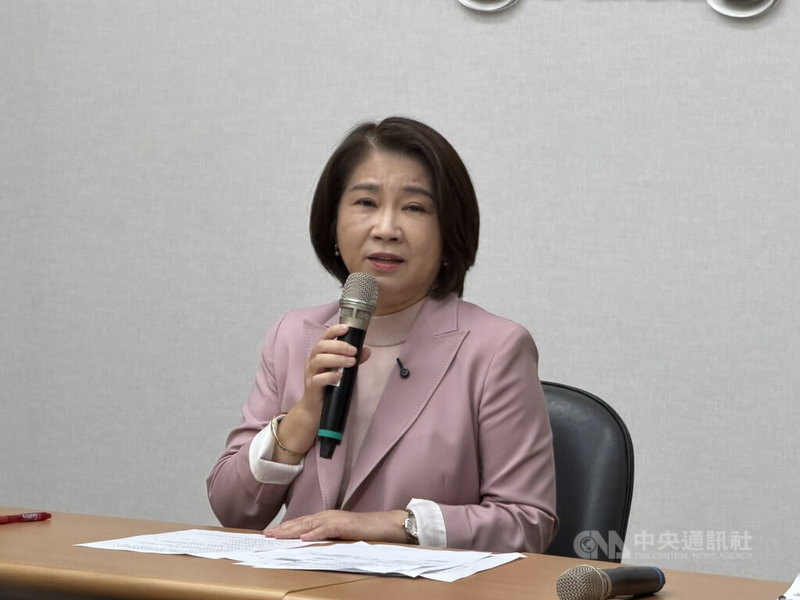 屏東縣政府14日舉辦「屏東縣營養午餐政策」記者會，屏東縣長周春米（圖）宣布，自115學年度起全面補助屏東縣所屬高國中小學生營養午餐費用。中央社記者李卉婷攝 115年1月14日