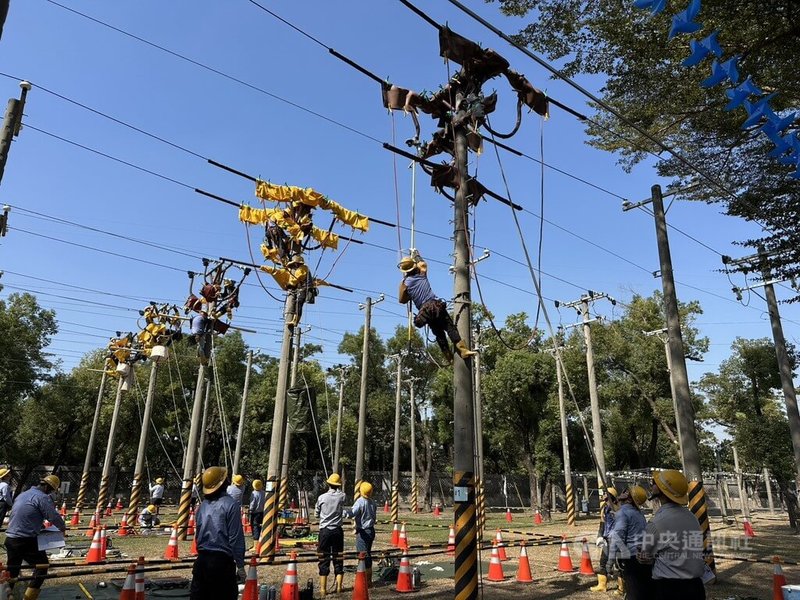 台電公司14日在高雄訓練中心舉辦「2026台電技能競賽」，吸引全台75個單位、1281名員工參與。中央社記者林巧璉攝　115年1月14日