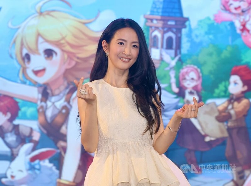 藝人林依晨（圖）14日在台北出席手遊代言記者會，為品牌宣傳，受訪時也開心分享育兒心得。中央社記者張皓安攝　115年1月14日