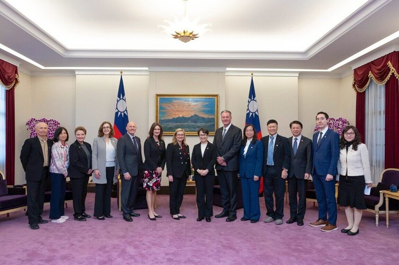 副總統蕭美琴14日接見美國亞利桑納州鳳凰城市市長蓋雷哥（Kate Gallego）訪問團。（總統府提供）中央社記者葉素萍傳真 115年1月14日