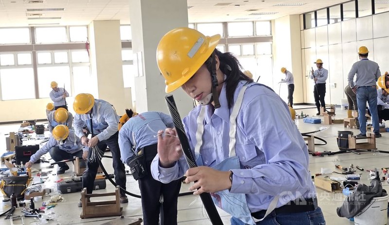 2026台電技能競賽14日在高雄訓練中心舉辦。圖為台電好手參與各項技術競賽，爭取佳績。中央社記者董俊志攝 115年1月14日