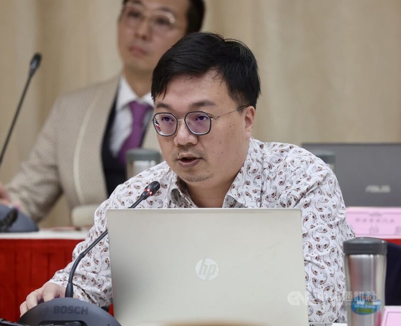 立法院14日舉行全院委員會「對總統提出彈劾案」公聽會,民進黨黨團推薦學者專家賴秉詳發言。中央社記者張皓安攝 115年1月14日