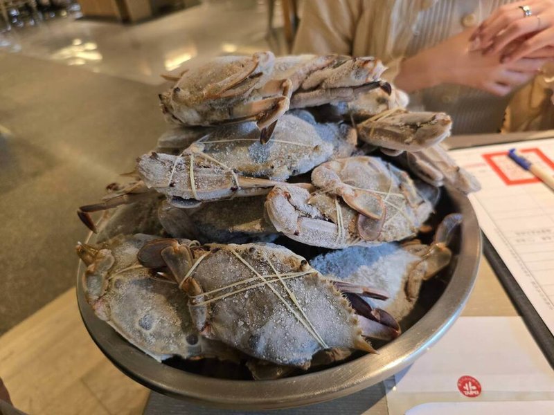 台北市衛生局發布114年11月執行生鮮水產品第3波抽驗結果，共隨機抽驗市售產品32件，其中3件甲殼類，包含旭蟹、冷凍旭蟹、三點蟹（圖），重金屬鎘高於標準。（台北市衛生局提供）中央社記者楊淑閔傳真　115年1月15日