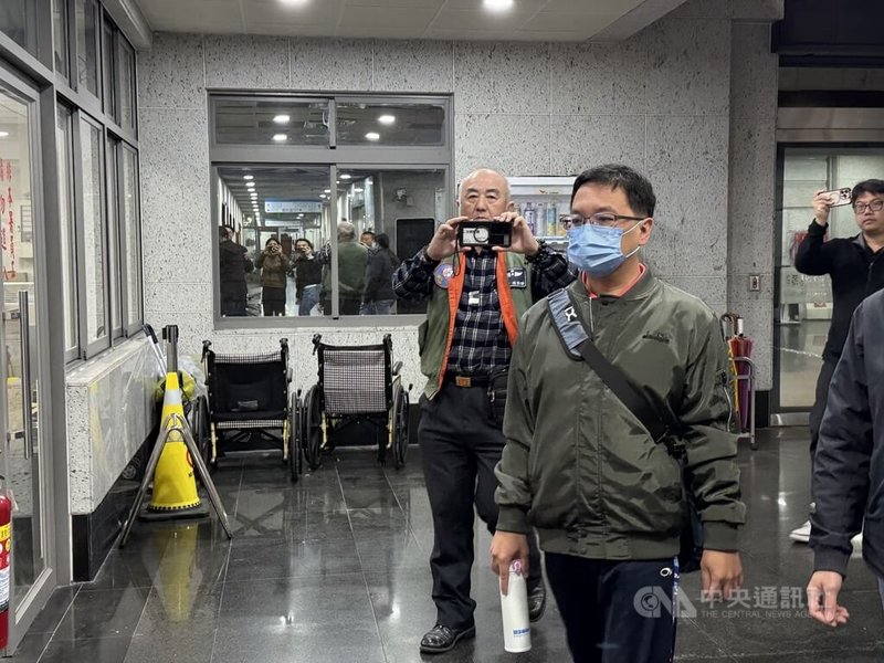 花蓮馬太鞍溪堰塞湖洪災釀嚴重死傷，花蓮地檢署14日指揮檢調搜索負責疏散的光復鄉公所，民政課王姓課長（圖）深夜11時移送花蓮地檢署複訊。中央社記者張祈攝　115年1月14日