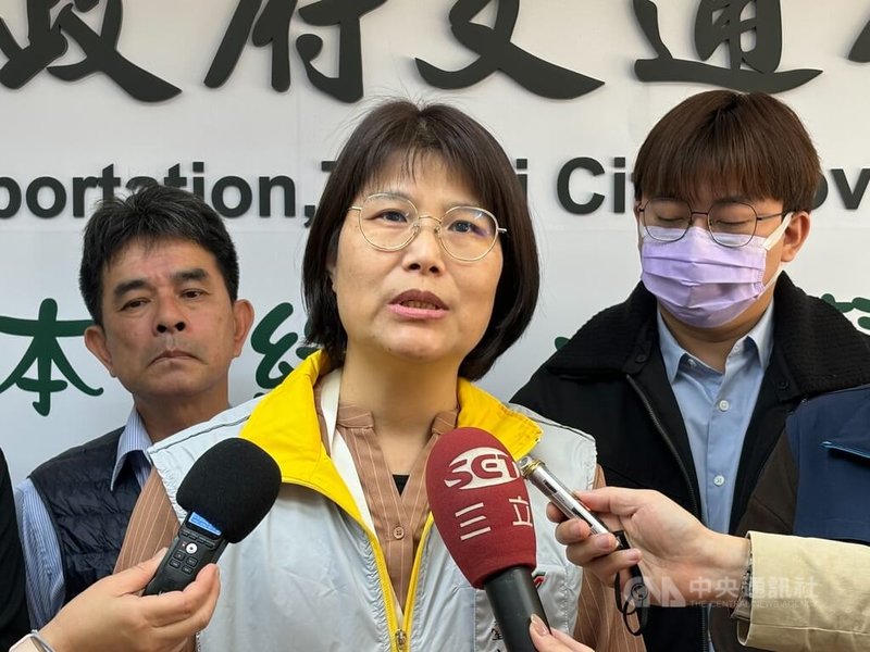 台北市交通局交通安全科長鄭麗淑（中）15日表示，即日起推出3種機車駕訓補助方案，參加場內訓練並完成場外道路安駕訓練者最高可獲得6500元補助。中央社記者陳昱婷攝  115年1月15日