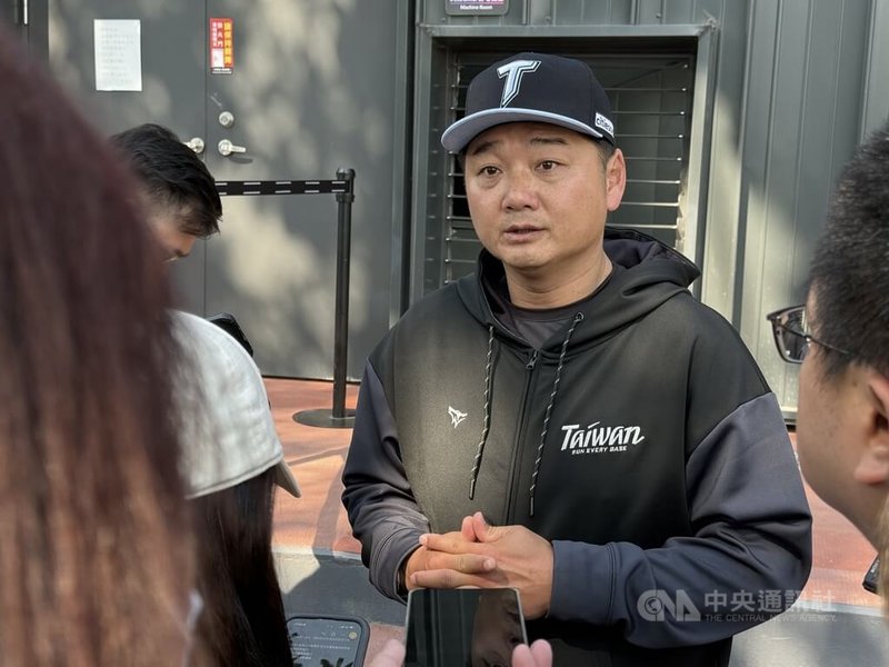 世界棒球經典賽（WBC）台灣隊15日在高雄國家運動訓練中心展開集訓，總教練曾豪駒（圖）表示，從世界12強棒球賽、WBC資格賽，野手陳傑憲當隊長很稱職，團隊向心力帶得很好，希望維持。中央社記者董俊志攝 115年1月15日