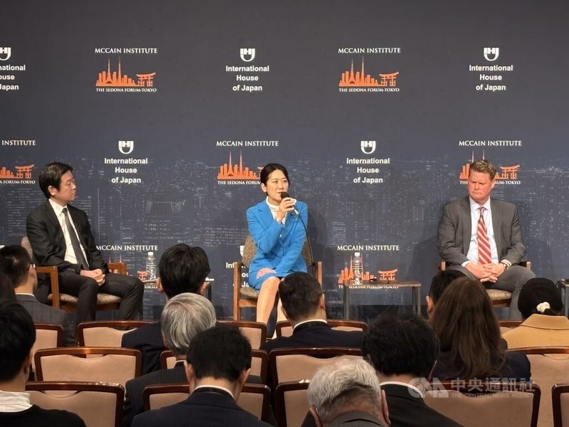 日本自民黨參議員松川瑠衣（中）15日出席 「東京塞多納論壇」表示，如果自民黨在即將到來的眾議院大選中取得穩定勝利，選後將是日本派政治代表團訪問北京的關鍵時機。中央社記者戴雅真東京攝　115年1月15日