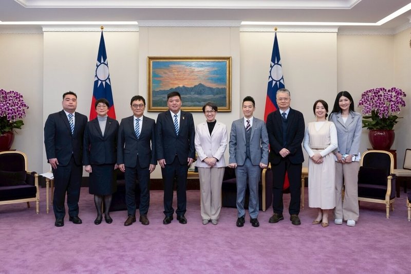 副總統蕭美琴（中）15日接見「第64屆十大傑出青年選拔委員會」幹部，肯定青商會長期在台灣青年世代中發揮影響力。（總統府提供）中央社記者溫貴香傳真  115年1月15日