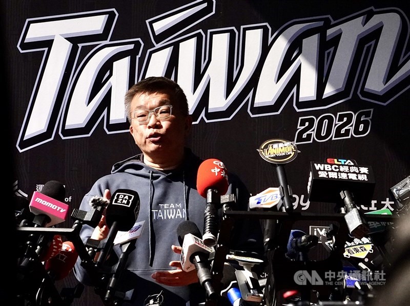 世界棒球經典賽（WBC）台灣隊15日起在國家運動訓練中心展開集訓，圖為中華職業棒球大聯盟會長蔡其昌接受媒體聯訪。中央社記者董俊志攝　115年1月15日