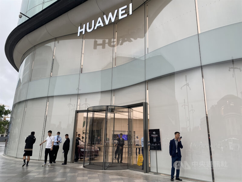 圖為華為北京王府井旗艦店。（中央社檔案照片）