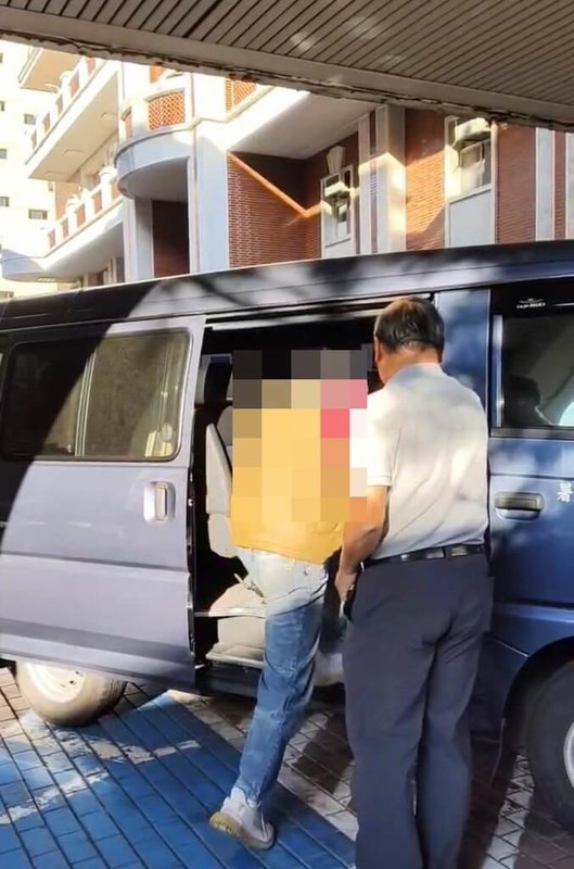 台南市某家塑膠製造公司欠稅超過新台幣430萬元，法務部行政執行署台南分署15日拘提蔡姓負責人到案，訊後聲請管收獲准。（行政執行署提供）中央社記者張榮祥台南傳真　115年1月15日