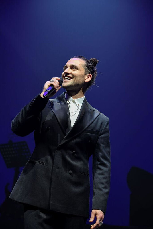 在2025年「悲慘世界」40週年紀念版音樂會中，飾演傳奇角色「賈維爾」的布萊德利．賈登（Bradley Jaden）（圖）以低沉渾厚嗓音征服觀眾，3月將來台舉行個人音樂會，地點在台北國家音樂廳。（寬宏藝術提供）中央社記者趙靜瑜傳真  115年1月15日