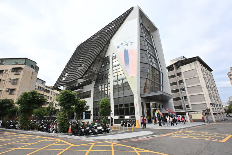 彰化縣介壽公設民營托嬰中心、彰化育兒親子館16日啟用，為縣內第10間公設民營托嬰中心及第10間育兒親子館；托嬰中心可收托60名嬰幼兒，每月托育費新台幣7000元，收托比為1比4。（彰化縣政府提供）中央社記者鄭維真傳真　115年1月16日