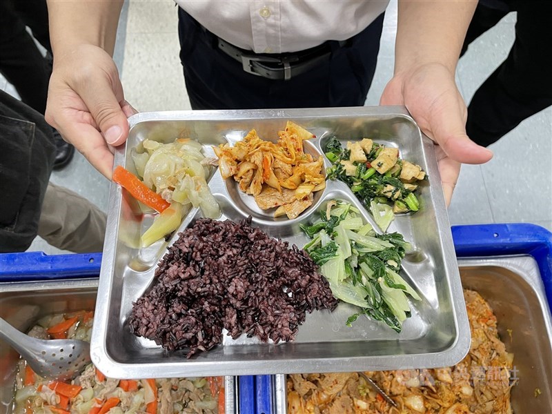 圖為宜花東學生營養午餐。（中央社檔案照片）