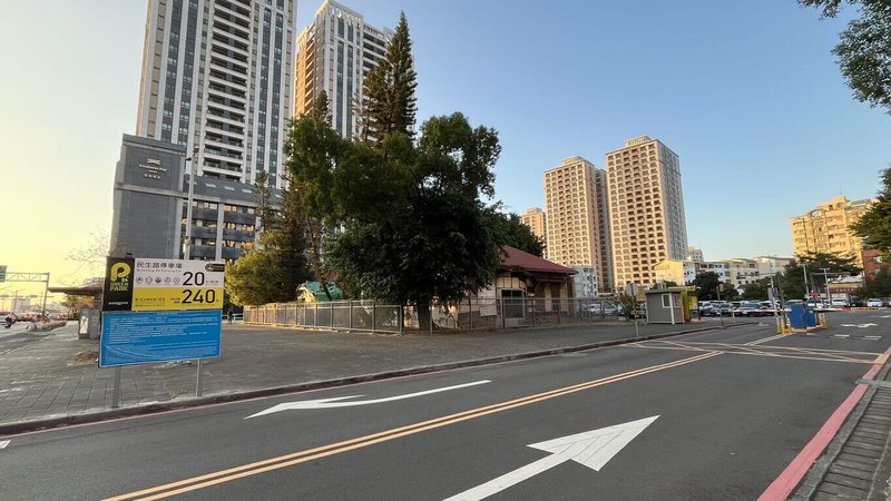 「星鑽交通中心」位於中西區民生路2段近中華西路2段路口，鄰近運河星鑽特區，也是進入安平的門戶，基地面積約1.12公頃，目前是臨時平面停車場，112年首次招商乏人問津，如今再度公告招商，吸引民間投資營運。（台南市政府提供）中央社記者張榮祥台南傳真　115年1月16日