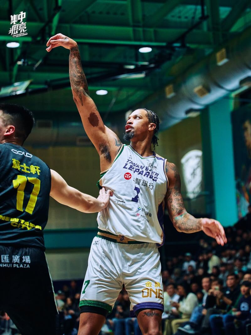 台啤永豐雲豹洋將麥卡洛。（圖取自facebook.com/taiwanbeerleopards）