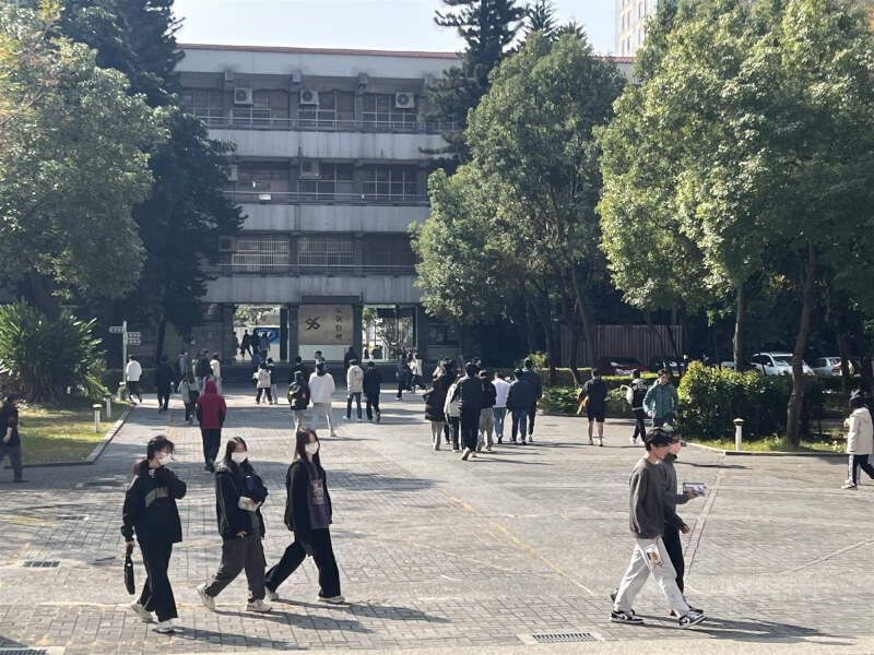 圖為114學年度學科能力測驗中部地區考場考生。（中央社檔案照片）