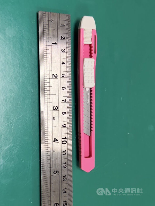 台北市北投區16日發生公車女乘客持刀事件，警方獲報後壓制、管束，並強制送醫治療，圖為本案證物。（翻攝照片）中央社記者黃麗芸傳真　115年1月16日