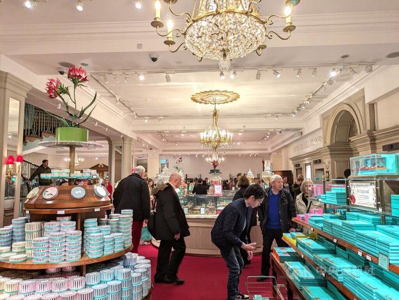 位於倫敦精華地帶、歷史近320年的英國指標名店「福南梅森」在國內外享有高人氣，且選品對業者和消費者皆具指標意義。中央社記者陳韻聿倫敦攝　115年1月17日