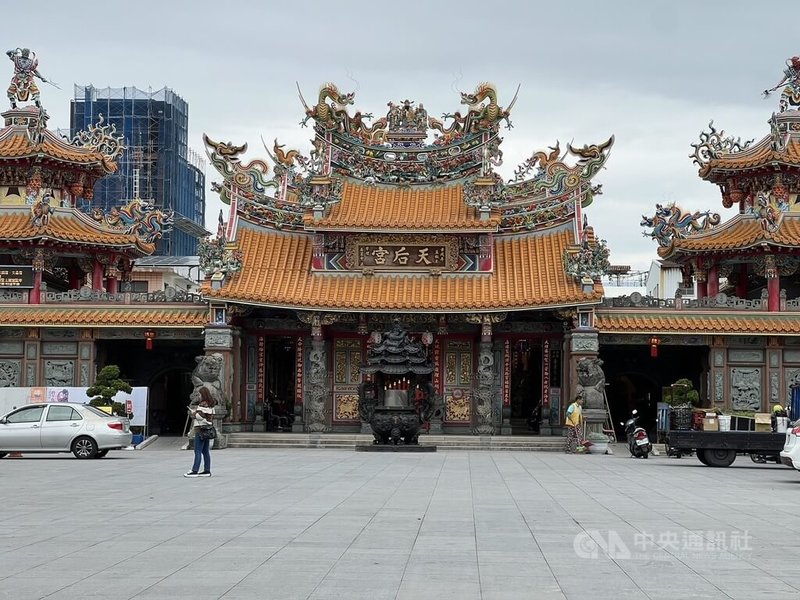 台東元宵節重頭戲陣頭遶境，主辦單位台東市天后宮表示，今年維持兩天遶境活動，第2天加碼舉辦綜藝晚會，2月2日報名截止。中央社記者盧太城台東攝 115年1月17日