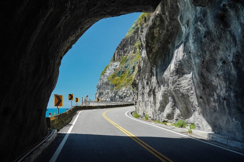 舊蘇花公路和仁至大清水路段（台9丁64K至69K）沿線有許多經典景點，不過在0403強震後邊坡崩塌，多次阻斷交通難以復原，行政院日前已公告廢線。（公路邦協會常務理事邱正智提供）中央社記者張祈傳真　115年1月17日