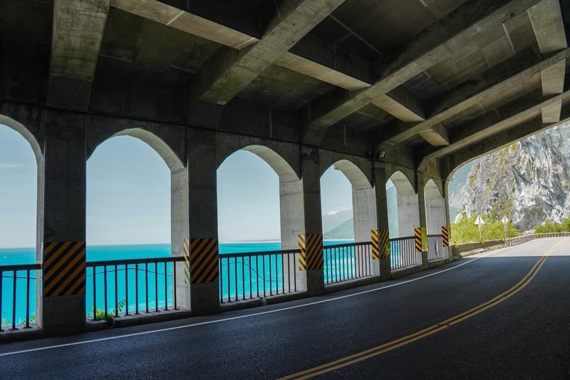 舊蘇花公路和仁至大清水路段於0403強震後邊坡崩塌，交通難以復原，行政院日前正式公告廢線，將不再進行標準公路養護。圖為67.7K處明隧道。（公路邦協會常務理事邱正智提供）中央社記者張祈傳真 115年1月17日