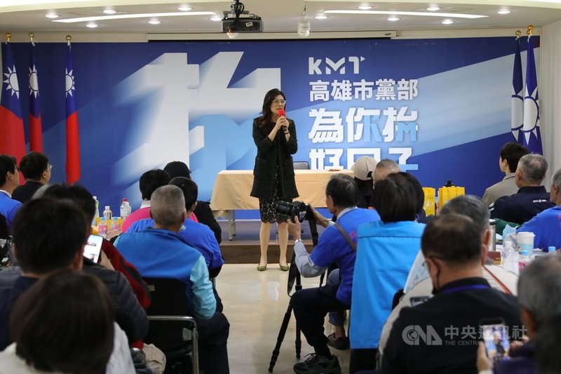 國民黨主席鄭麗文（後立者）17日下午前往高雄市黨部出席「高雄黨員Reset拓點」活動，向與會黨員致詞。中央社記者張已亷攝　115年1月17日