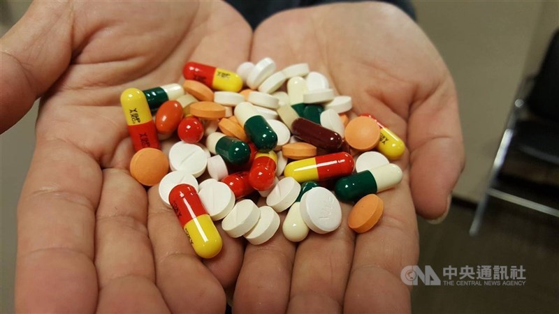 農曆春節9天，衛生福利部宣布慢箋可提前領。（中央社檔案照片）