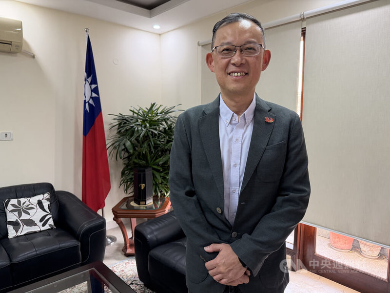 「青年百億海外圓夢基金計畫」2025年首度實施，當中包括到印度實習的青年，駐印度代表陳牧民表示，希望透過計畫到印度的實習生，「向印度介紹台灣，也把在印度看到的帶回台灣」，藉此加深雙邊的認識。中央社記者李晉緯新德里攝　115年1月18日