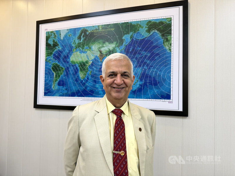 台灣教育部「青年百億海外圓夢基金計畫」去年啟動，印度智庫「國家海事基金會」（NMF）執行長邱漢（Pradeep Chauhan）認為，實習生計畫對台灣和印度兩方來說，是個「雙贏」的局面，因為實習生計畫除為NMF帶來不同的觀點，也為台灣青年創造出難得的國際研究經驗。中央社記者李晉緯新德里攝 115年1月18日