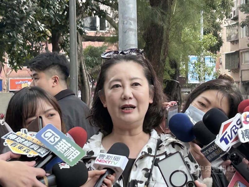 民進黨立委吳思瑤（中）18日出席2026信賴汪汪喵喵嘉年華會受訪表示，行政院副院長鄭麗君若參選台北市長，絕對是超級大亮點，當然舉雙手雙腳贊成。中央社記者林克倫攝　115年1月18日