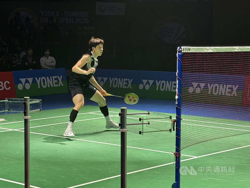 台灣羽球好手林俊易在印度羽球公開賽緊盯每一球，最終拿下個人在BWF超級750賽事的第一座冠軍。中央社記者李晉緯新德里攝　115年1月18日