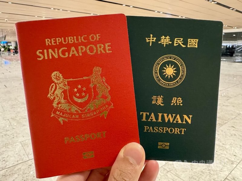 根據最新公布的「恒理護照指數」（Henley Passport Index）報告，排名前三強護照全數來自亞洲國家，新加坡名列第一，台灣拿下第33名。中央社記者吳昇鴻新加坡攝　115年1月19日