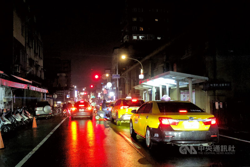 農曆春節連續假期即將來臨，桃園市政府19日公布春節期間計程車收費方式，將比照往年按每趟次加收新台幣50元；桃園國際機場排班計程車每趟次加收100元。中央社記者吳睿騏桃園攝　115年1月19日