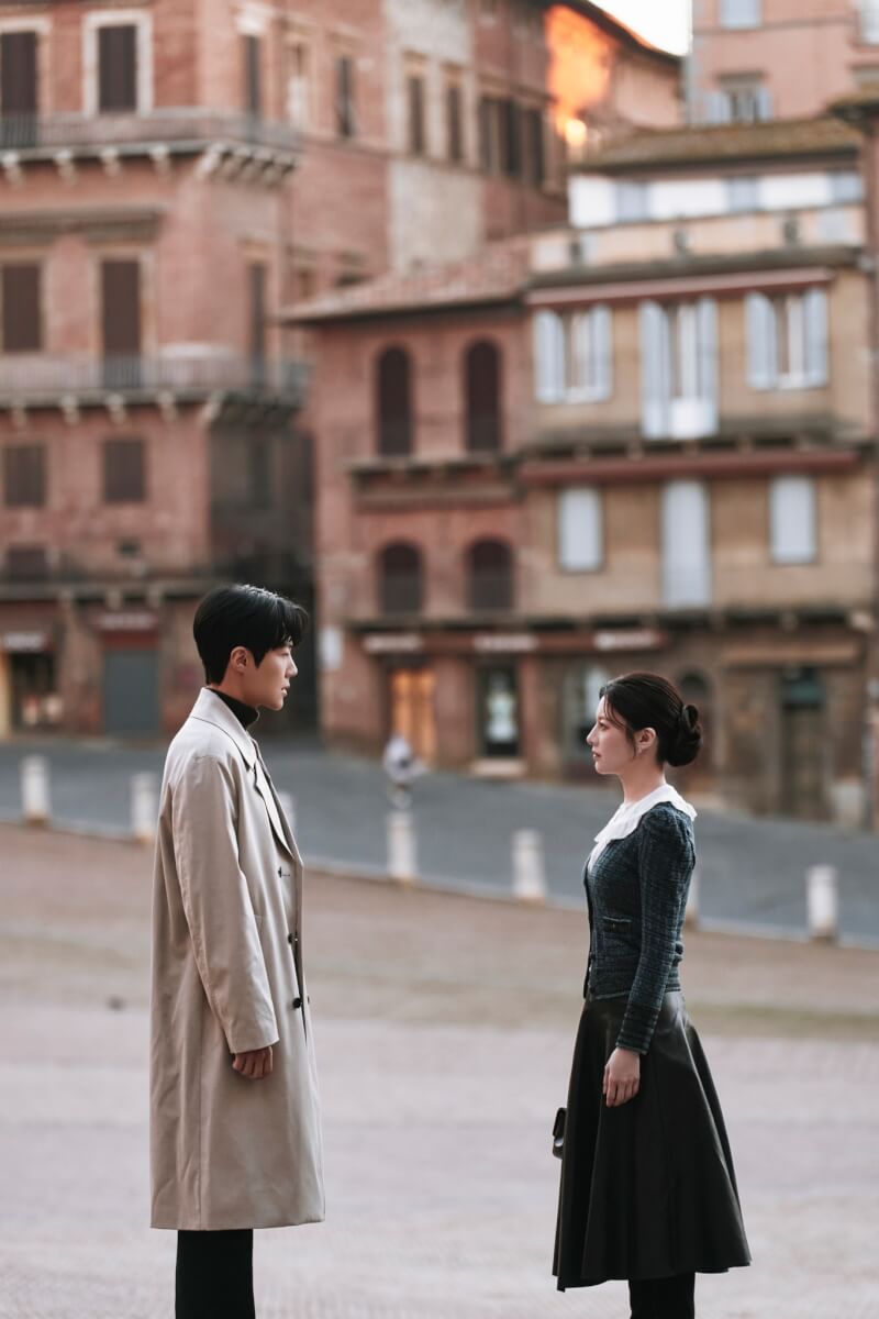 由金宣虎（左）、高胤禎（右）主演的韓劇「愛情怎麼翻譯？」16日於串流平台Netflix上線。（圖取自facebook.com/netflixtw）