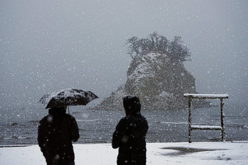 圖為能登半島1月初降雪。（共同社）